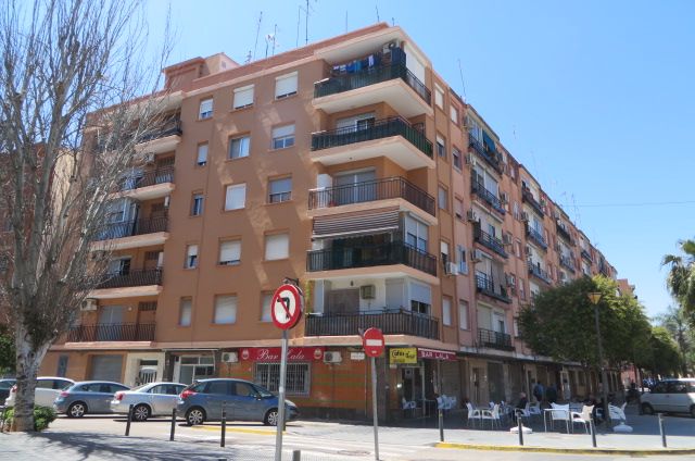 Vista exterior de Local en venta en Xirivella