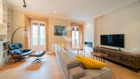Living room of Flat for sale in  Madrid Capital  with Air Conditioner, Heating and Furnished