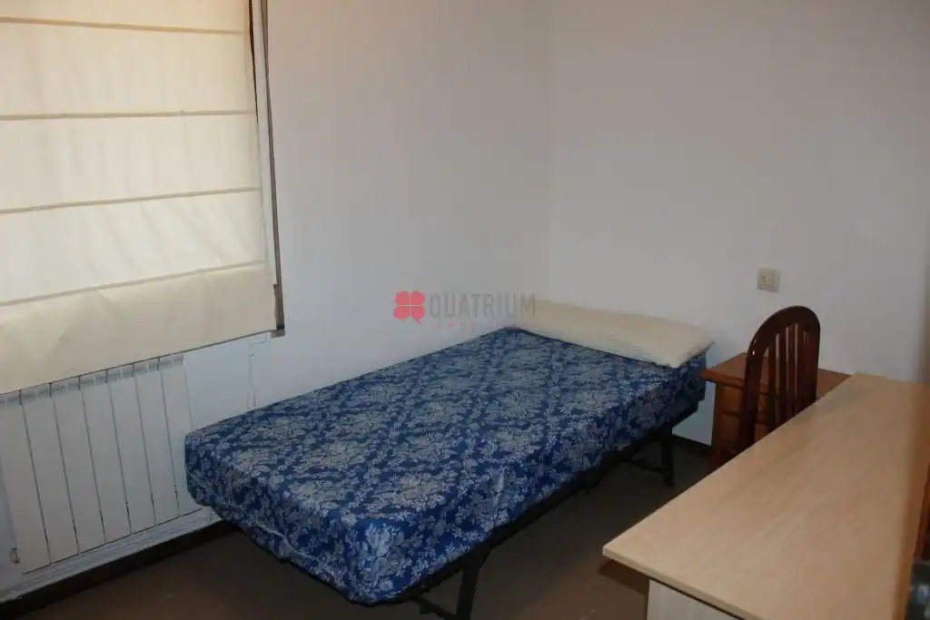 Bedroom of Flat for rent in Santiago de Compostela   with Heating, Parquet flooring and Furnished