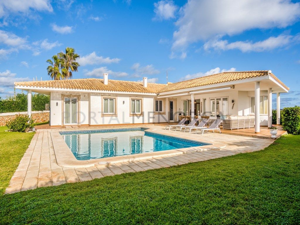 Vista exterior de Casa o xalet en venda en Maó - Mahón amb Aire condicionat
