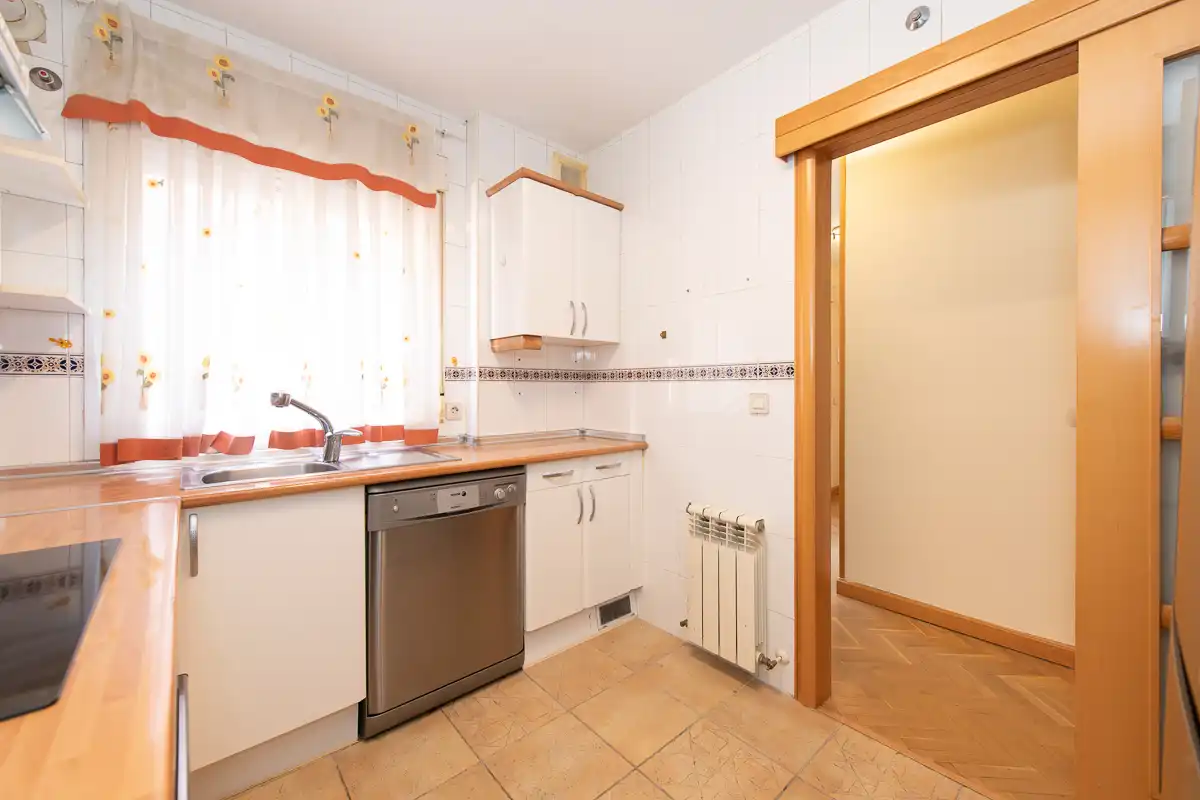 Küche von Wohnung zum Verkauf in San Sebastián de los Reyes mit Klimaanlage, Heizung und Terrasse