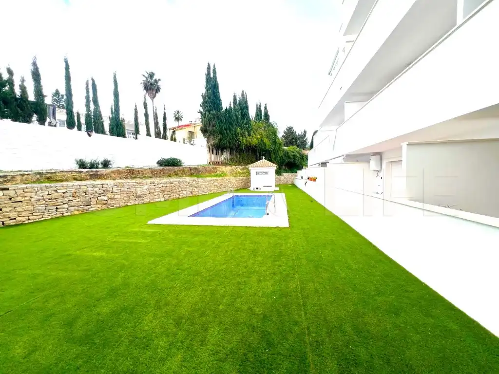 Piscina de Àtic en venda en Torremolinos amb Jardí privat, Terrassa i Piscina comunitària