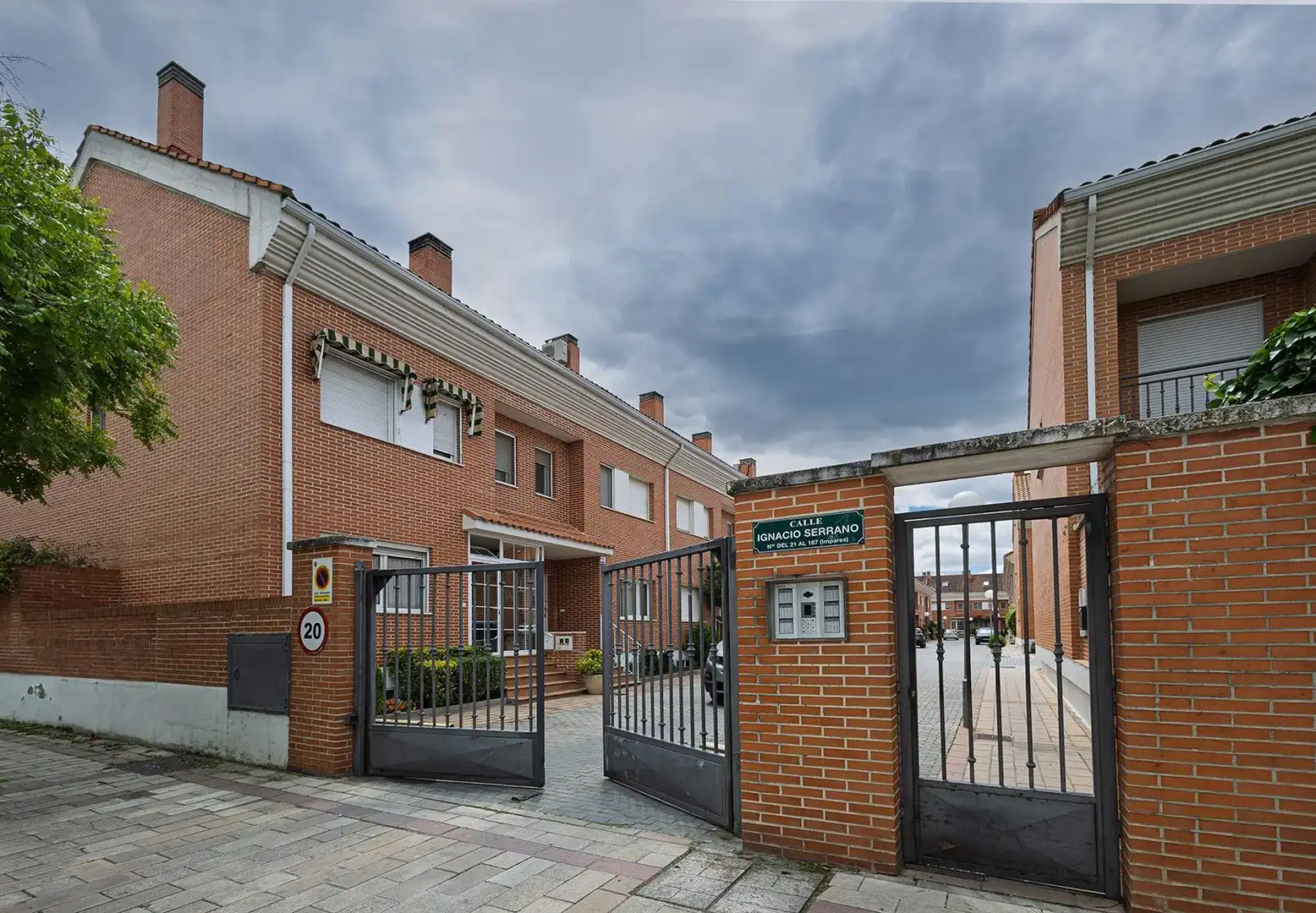 Vista exterior de Casa o xalet en venda en Valladolid amb Calefacció, Jardí privat i Parquet