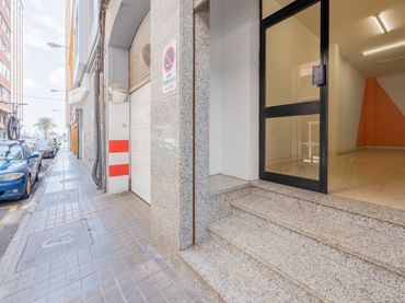 Local comercial en venda a Calle Montevideo 7