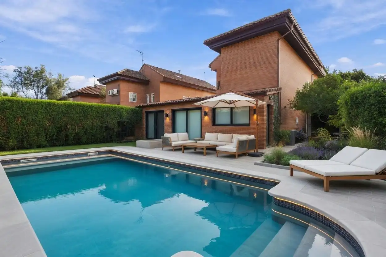 Casa bifamiliare con piscina in vendita a Calle los Brezos