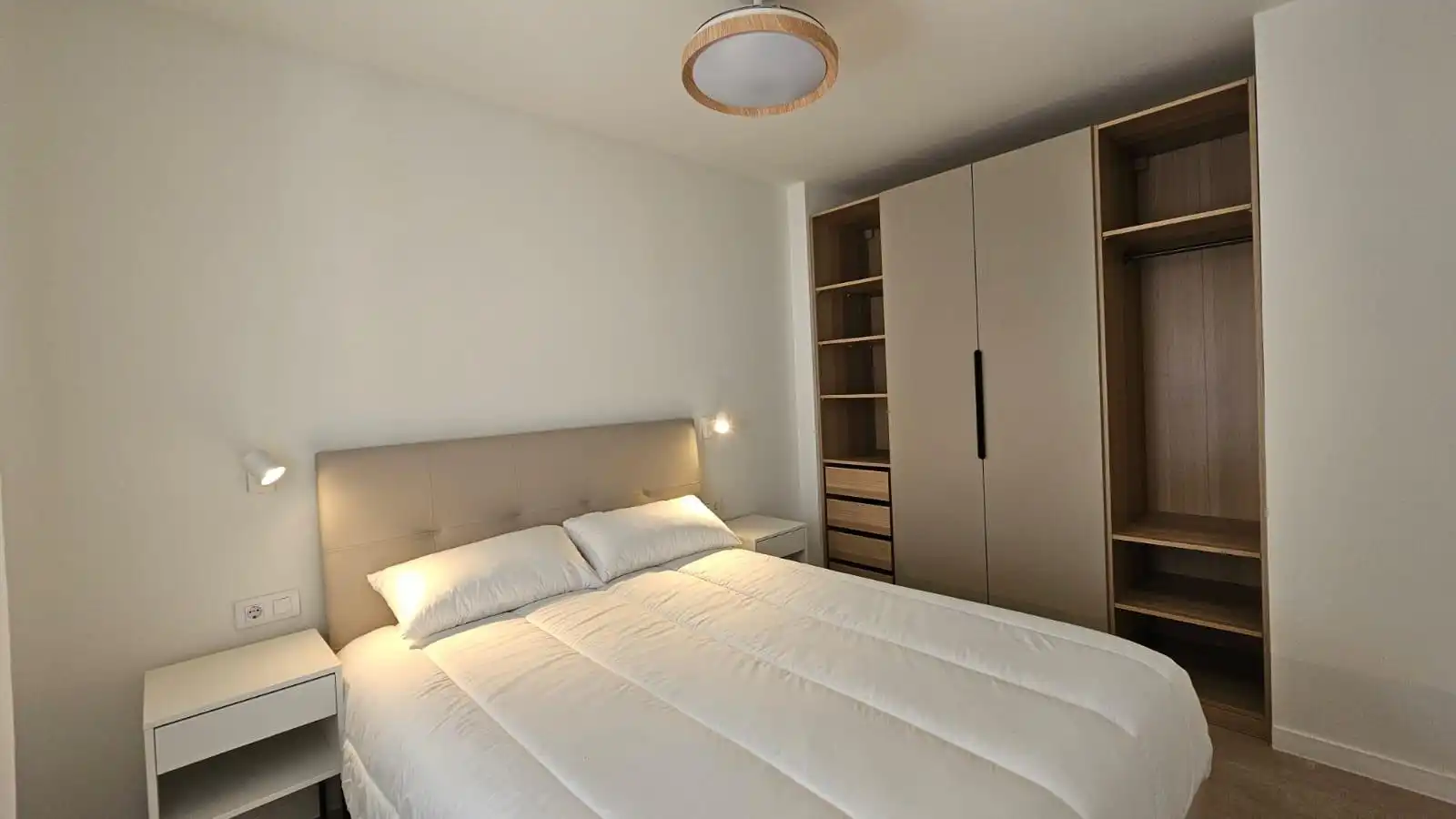 Bedroom of Houses for sale in Alaquàs  with Air Conditioner, Terrace and Furnished