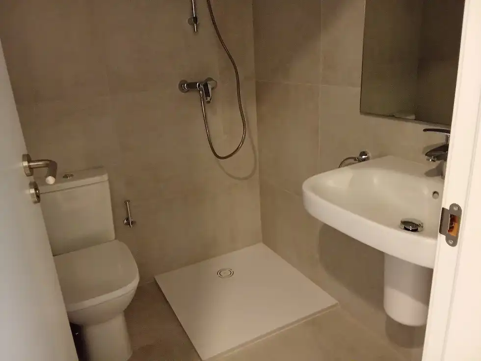 Bany de Pis de lloguer en Zaragoza amb Calefacció, Parquet i Microones