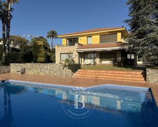 Vista exterior de Casa o xalet en venda en Alella amb Aire condicionat, Calefacció i Jardí privat