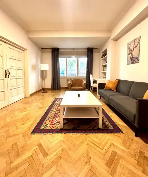 Living room of Flat for rent in Madrid  with Air Conditioner, Heating and Parquet flooring