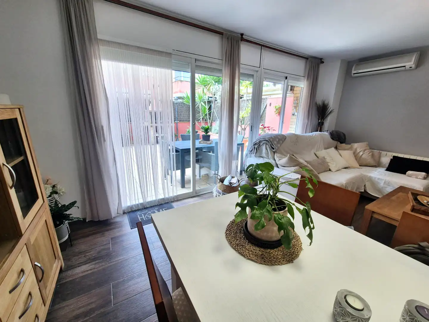 Sala de estar de Casa adosada en venta en Malgrat de Mar con Aire acondicionado, Calefacción y Jardín privado