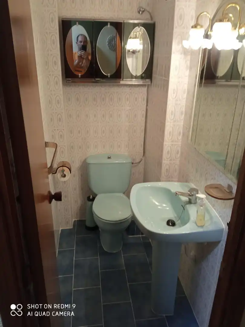 Bathroom of Flat for rent in Valencia  with Air Conditioner, Furnished and Oven