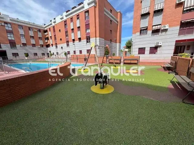 Parking de Piso de alquiler en Parla con Aire acondicionado, Piscina y Amueblado