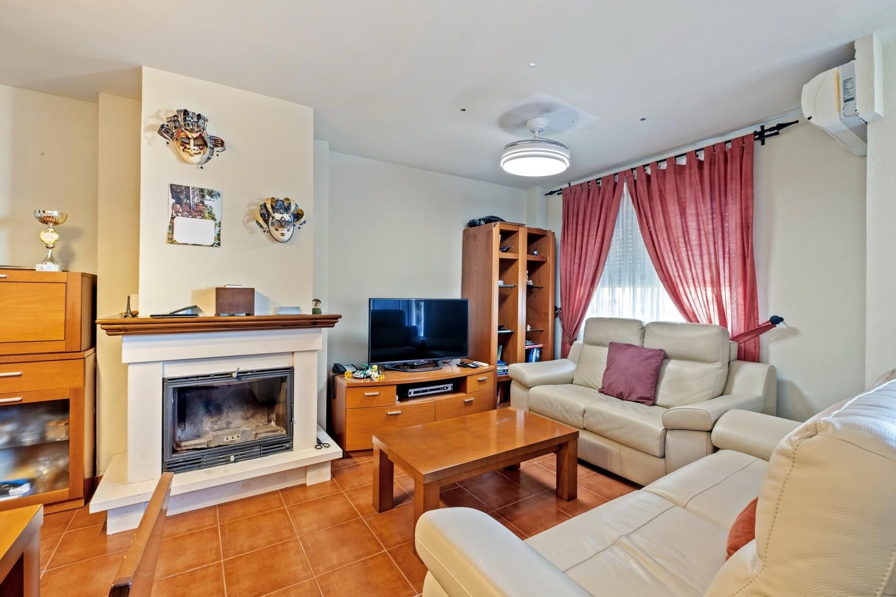 Sala de estar de Casa adosada en venta en Cártama con Aire acondicionado y Piscina comunitaria