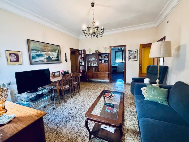 Pis en venda a Cortes - Huertas