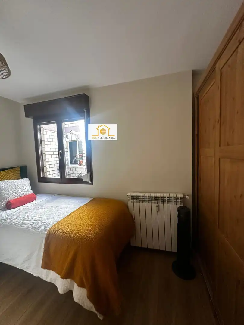 Dormitori de Pis en venda en León Capital  amb Calefacció, Parquet i TV