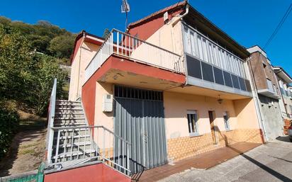 Vista exterior de Casa o xalet en venda en San Martín del Rey Aurelio amb Terrassa