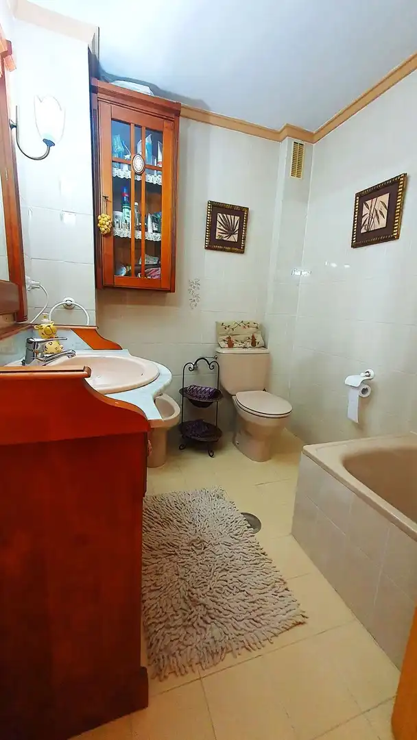 Baño de Piso en venta en Lena con Calefacción y Piscina