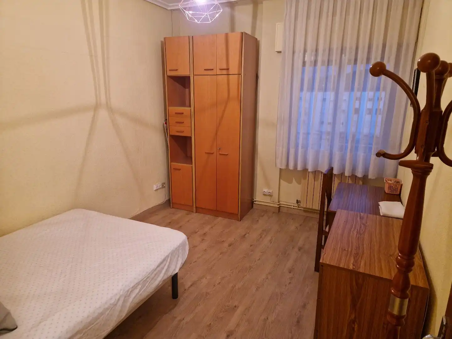 Schlafzimmer von Wohnung zur Miete in  Logroño mit Heizung, Parkett und Abstellraum