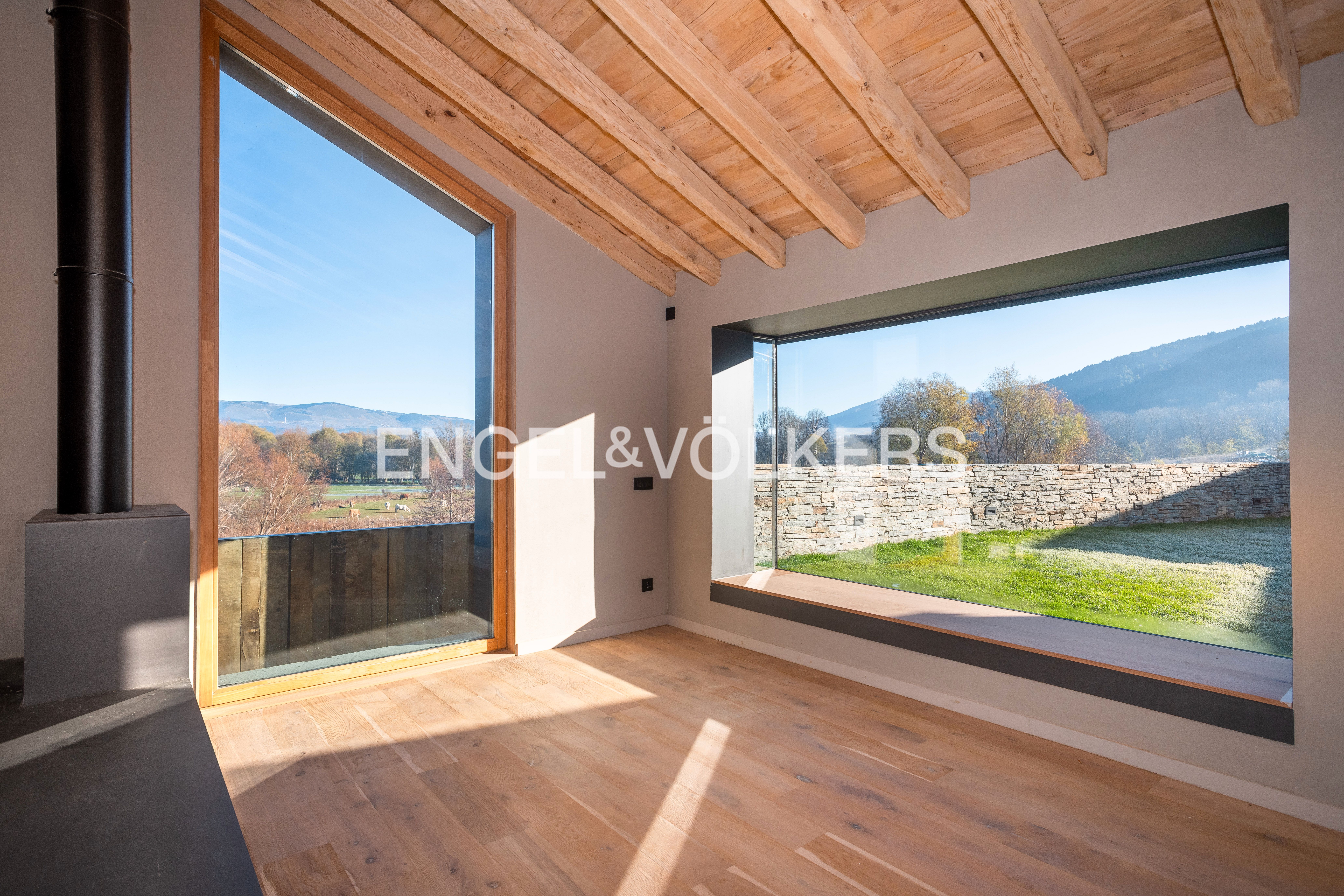 Vista exterior de Casa o xalet en venda en Fontanals de Cerdanya amb Calefacció, Jardí privat i Parquet
