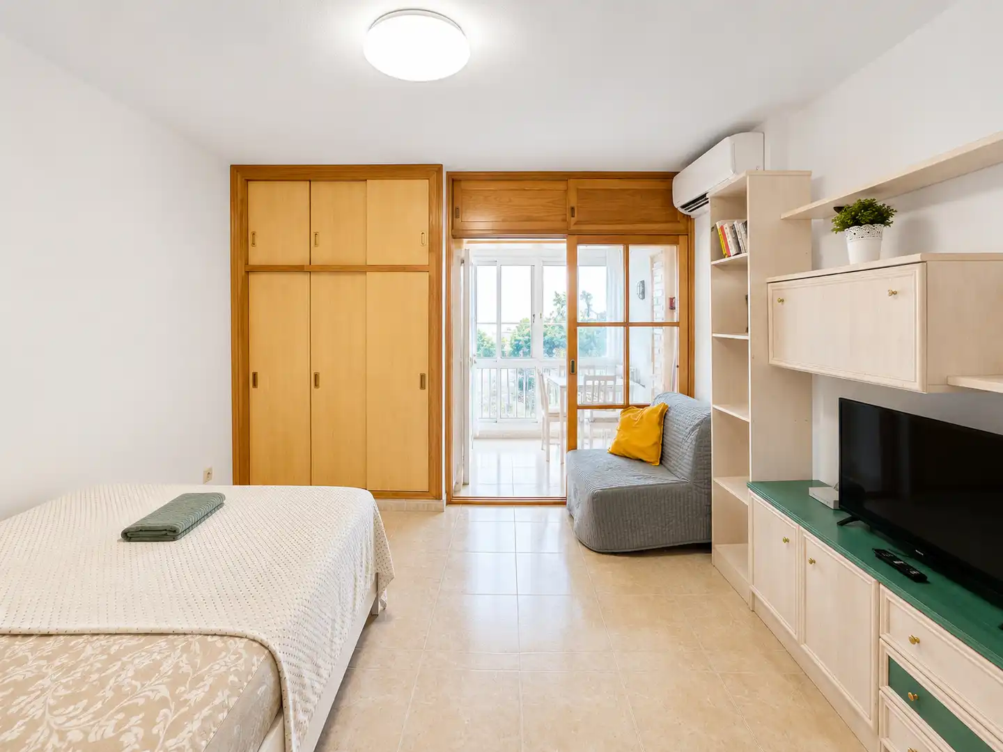 Habitación de Estudio en venta en Benalmádena con Aire acondicionado, Terraza y Amueblado