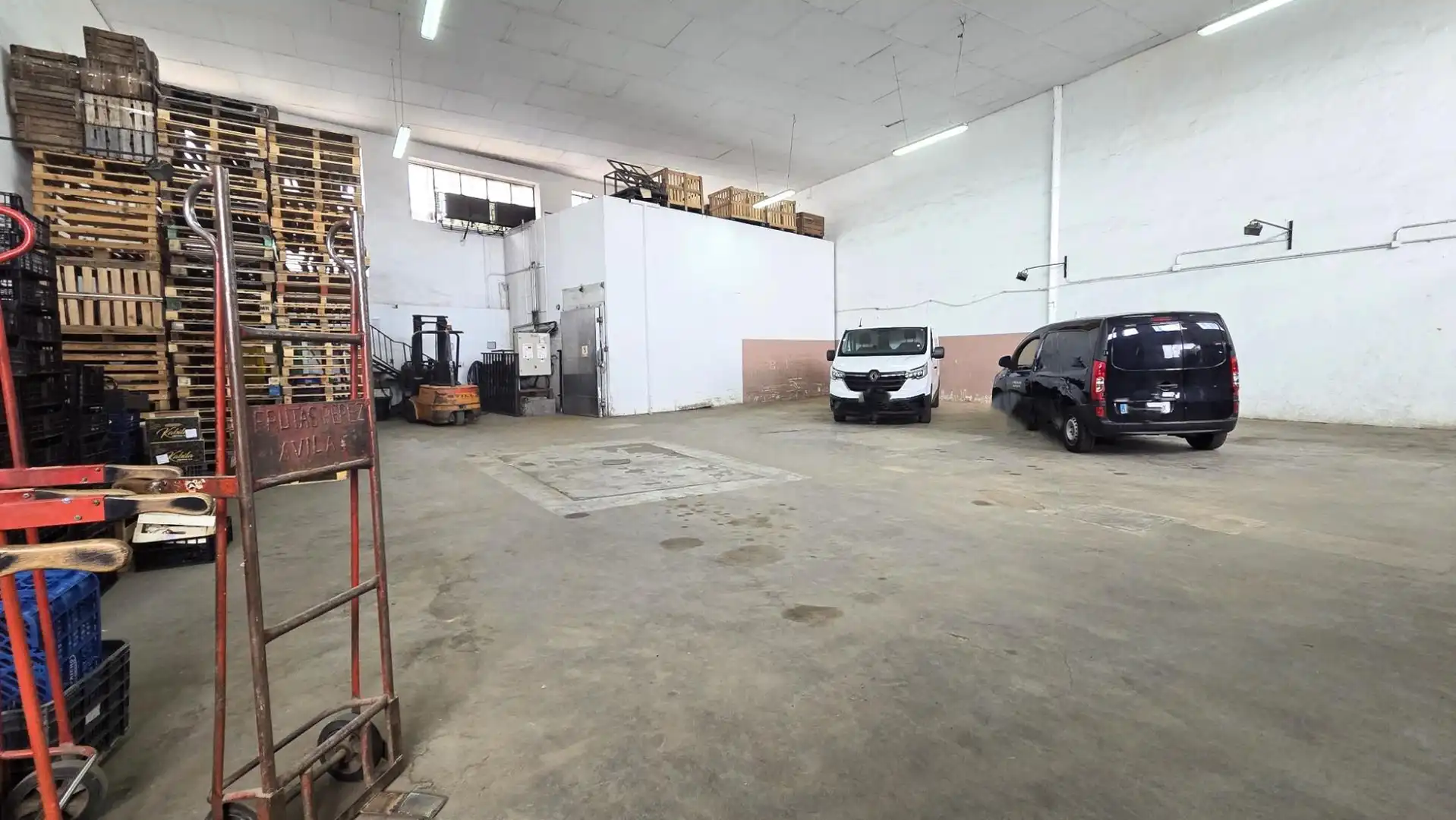 Aparcament de Nau industrial en venda en Ávila