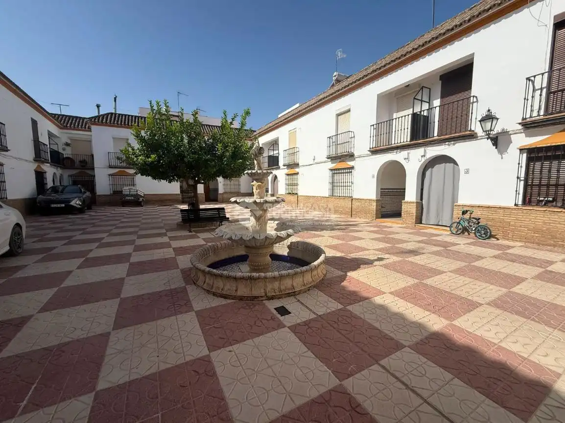Außenansicht von Einfamilien-Reihenhaus zum Verkauf in La Puebla de Cazalla mit Klimaanlage, Terrasse und Balkon