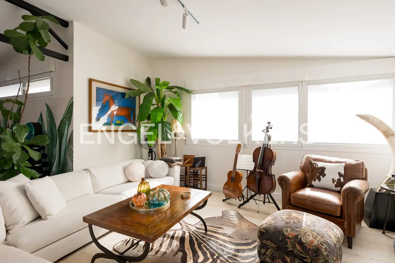 Living room of Houses for sale in Madrid  with Air Conditioner, Heating and Private garden