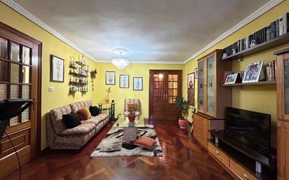 Living room of Flat for sale in Vigo   with Heating and Furnished