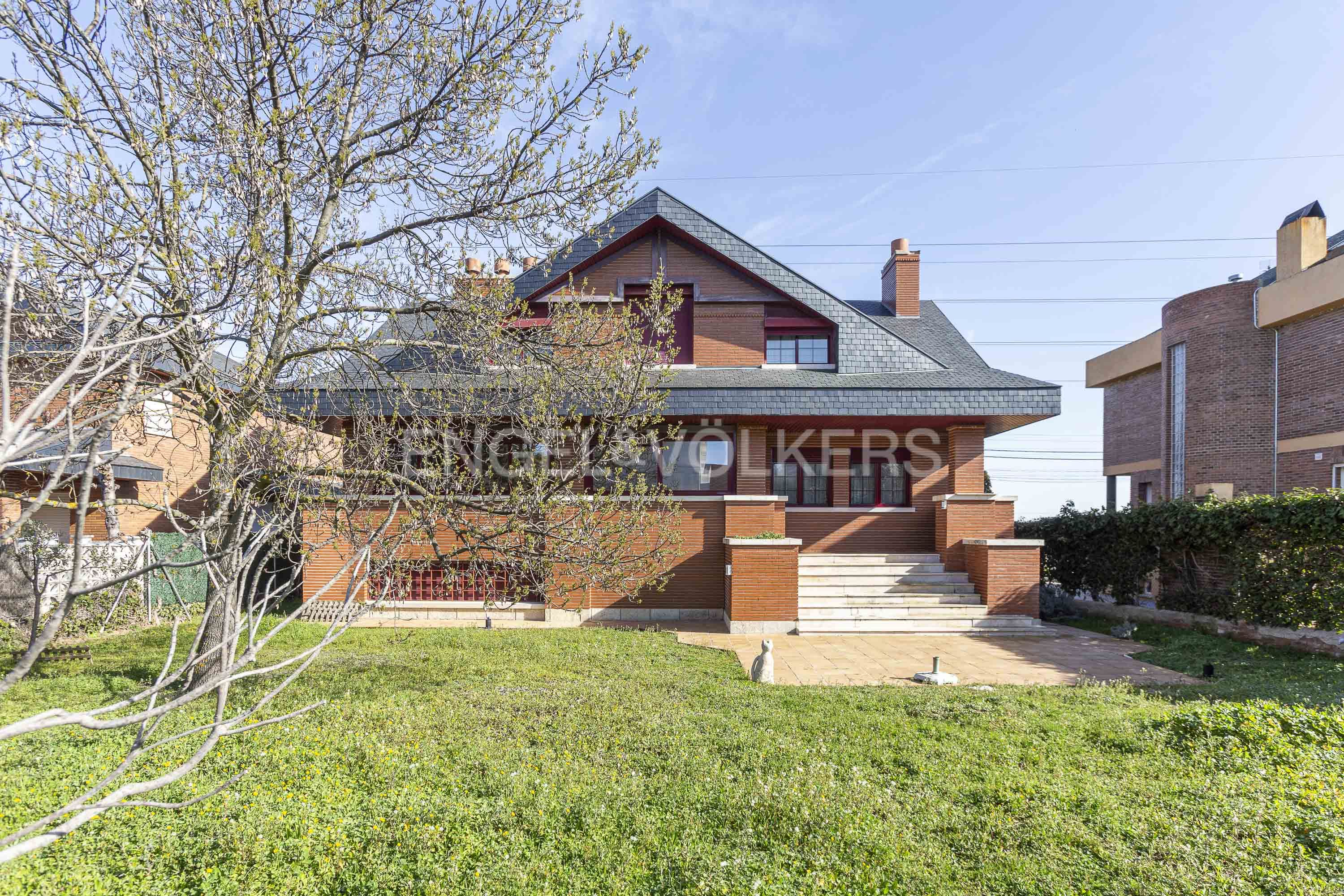 Vista exterior de Casa o xalet de lloguer en Pozuelo de Alarcón amb Calefacció, Jardí privat i Parquet