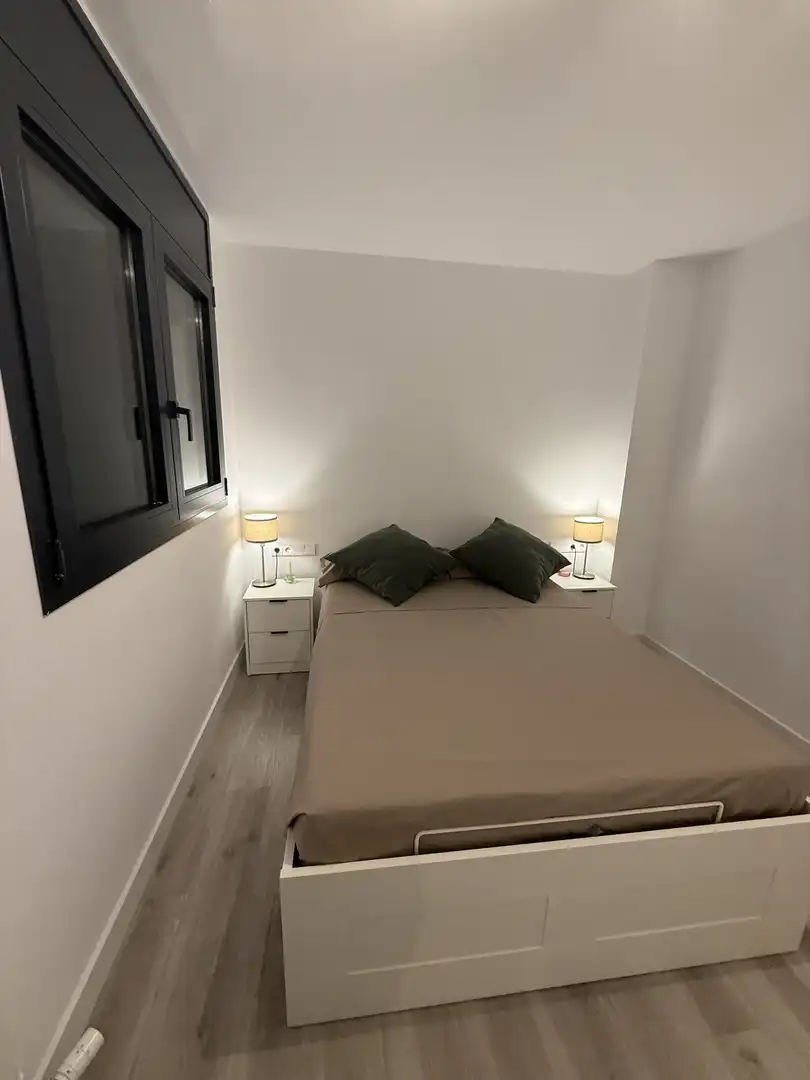 Bedroom of Flat for sale in Girona Capital  with Air Conditioner, Terrace and Balcony