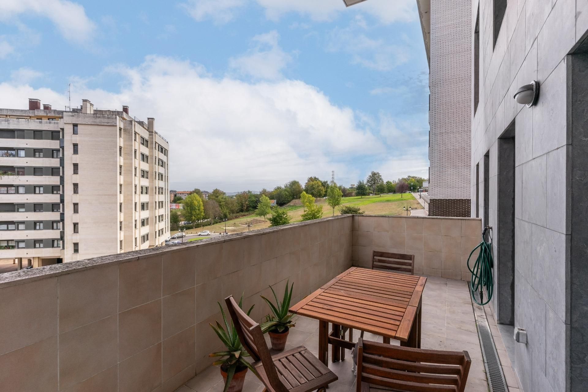 Terraza de Piso en venta en Oviedo  con Calefacción, Terraza y Trastero