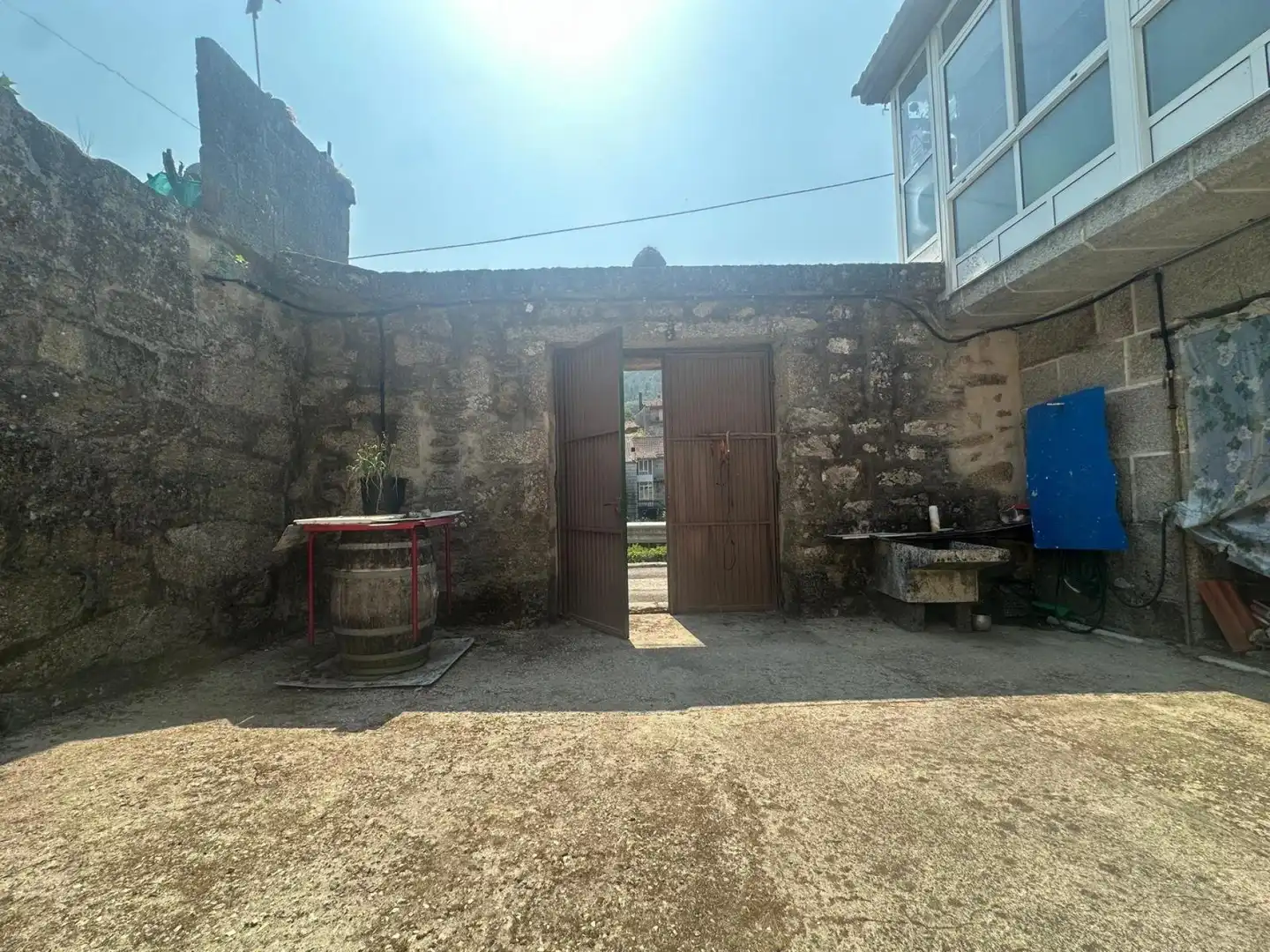 Vista exterior de Casa adosada en venda en A Arnoia amb Moblat i Balcó