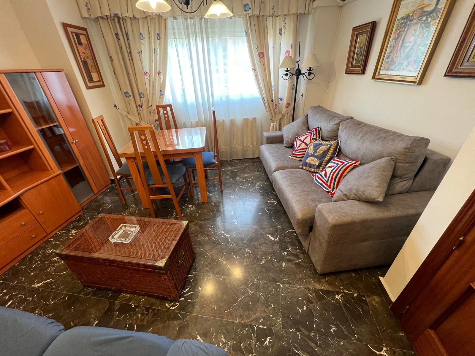 Flat to rent in Calle de la Comunidad Foral de Navarra, Renfe - Bulevar 1ª y 2ª Fase