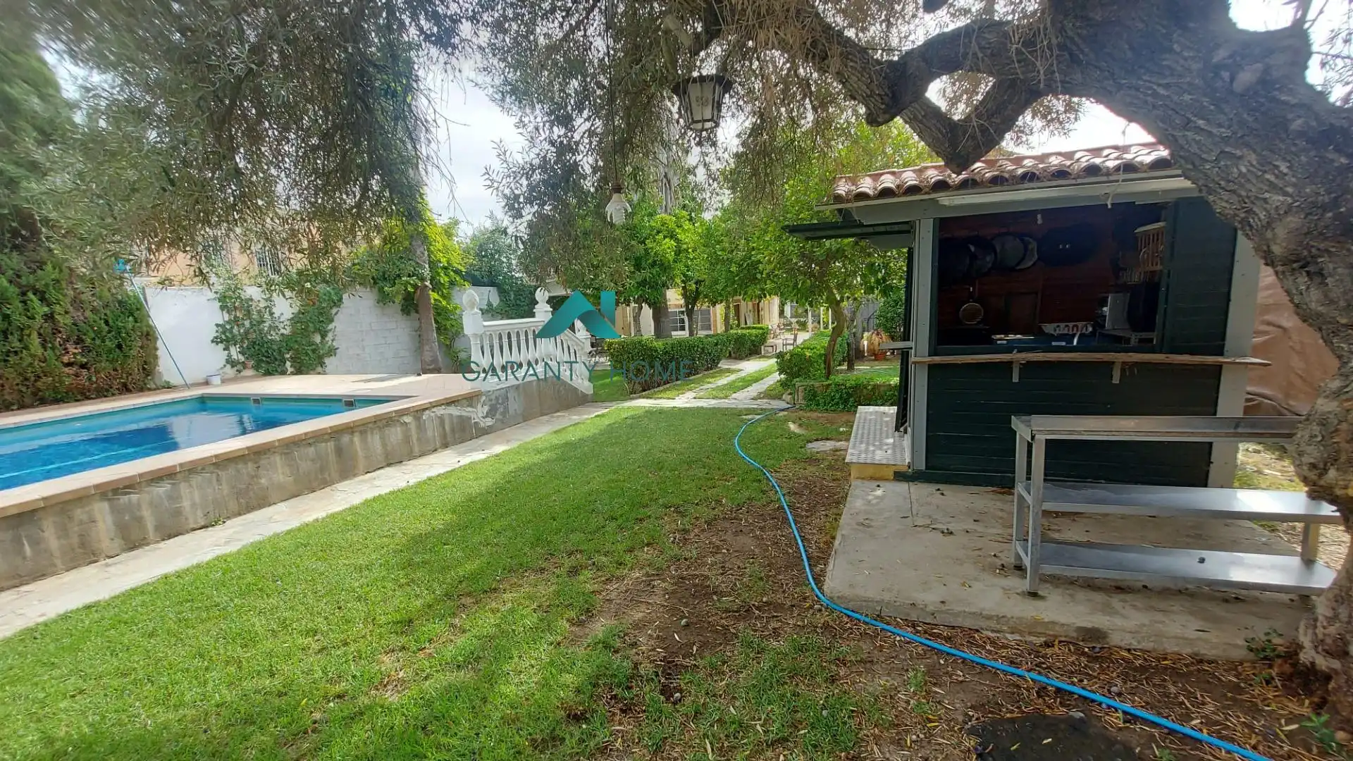 Jardí de Casa o xalet en venda en Dos Hermanas amb Aire condicionat, Jardí privat i Traster
