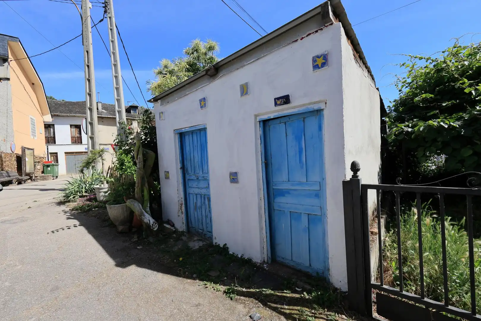 Vista exterior de Finca rústica en venda en Villafranca del Bierzo amb Calefacció