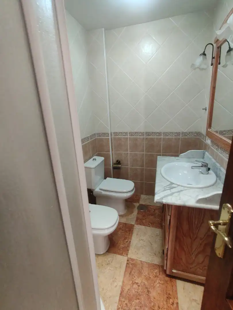 Bany de Casa o xalet en venda en Baza amb Moblat