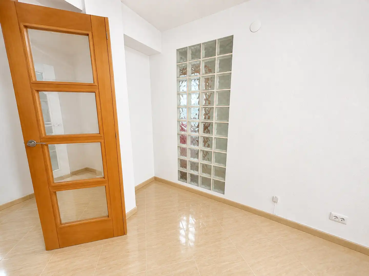 Flat for sale in Valencia  with Air Conditioner, Furnished and Oven