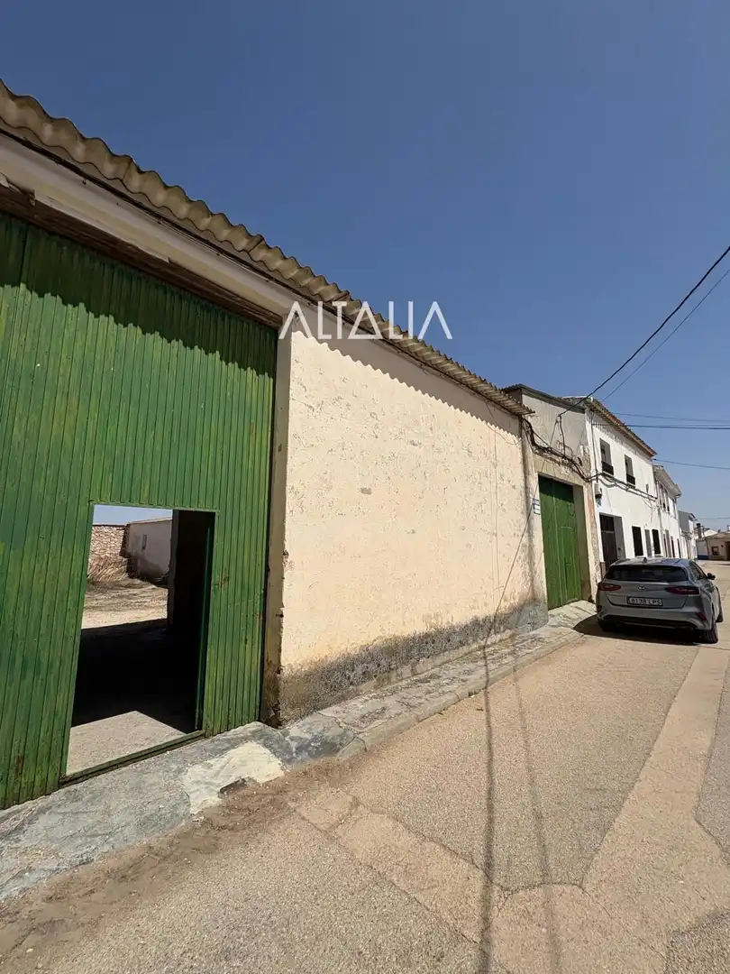 Vista exterior de Nau industrial en venda en Pozorrubio de Santiago
