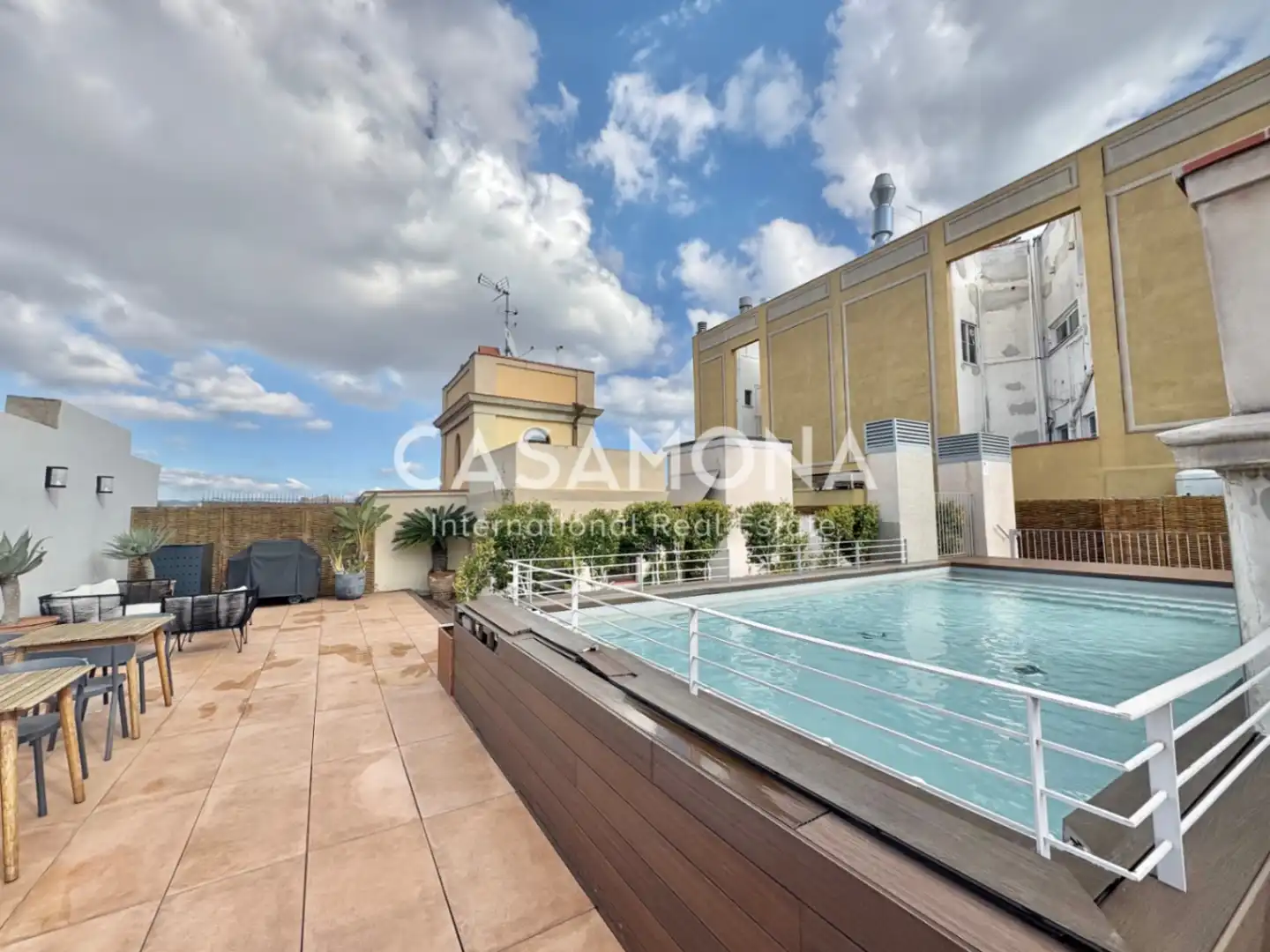 Piscina de Apartament en venda en Barcelona amb Aire condicionat, Calefacció i Terrassa