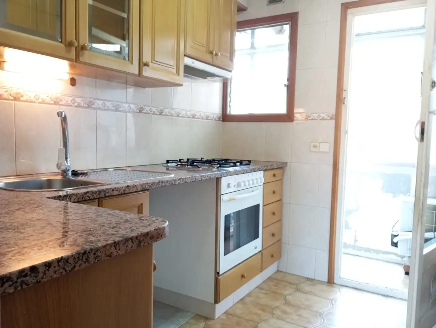 Cuina de Pis en venda en Girona amb Aire condicionat, Calefacció i Forn
