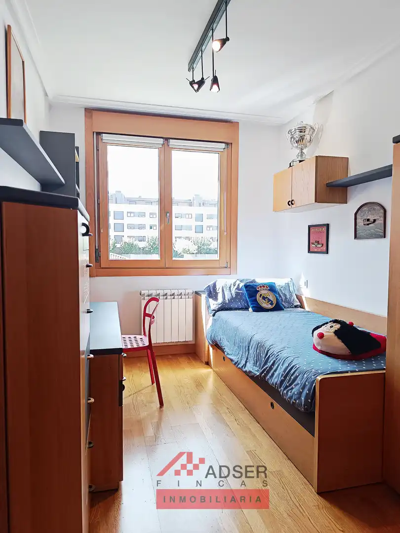 Dormitori de Pis en venda en Lardero amb Calefacció, Parquet i Terrassa
