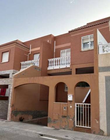 Casa adosada en Venta en ROSALES en Costacabana - Loma Cabrera