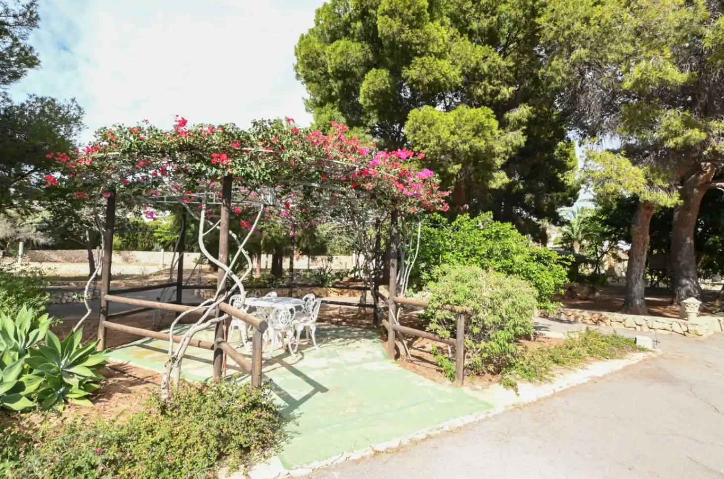 Country homes for sale in Canuta