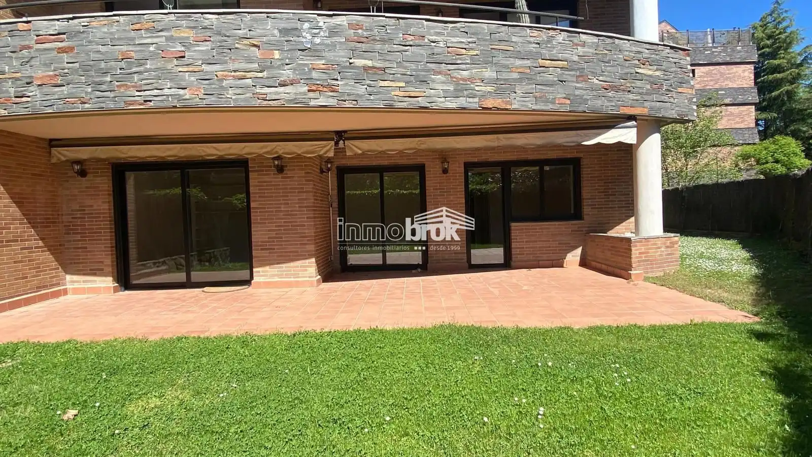 Garden of Duplexes for rent in La Moraleja  with Air Conditioner, Heating and Terrace