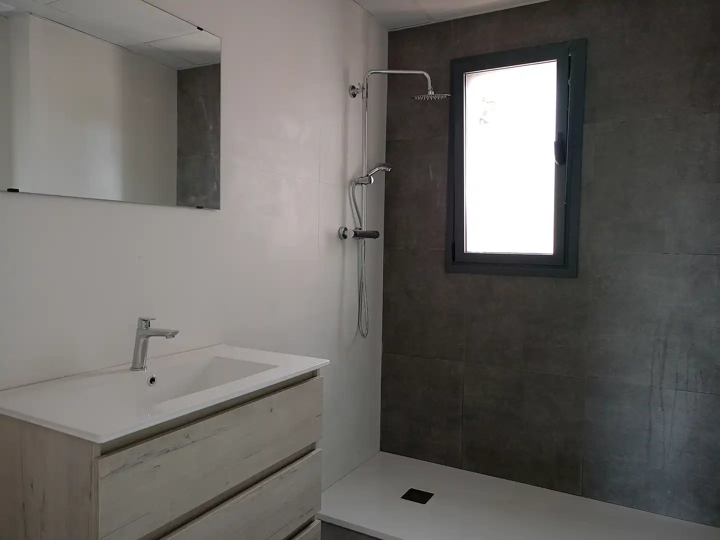 Bathroom of Flat for sale in Parets del Vallès  with Air Conditioner, Heating and Oven