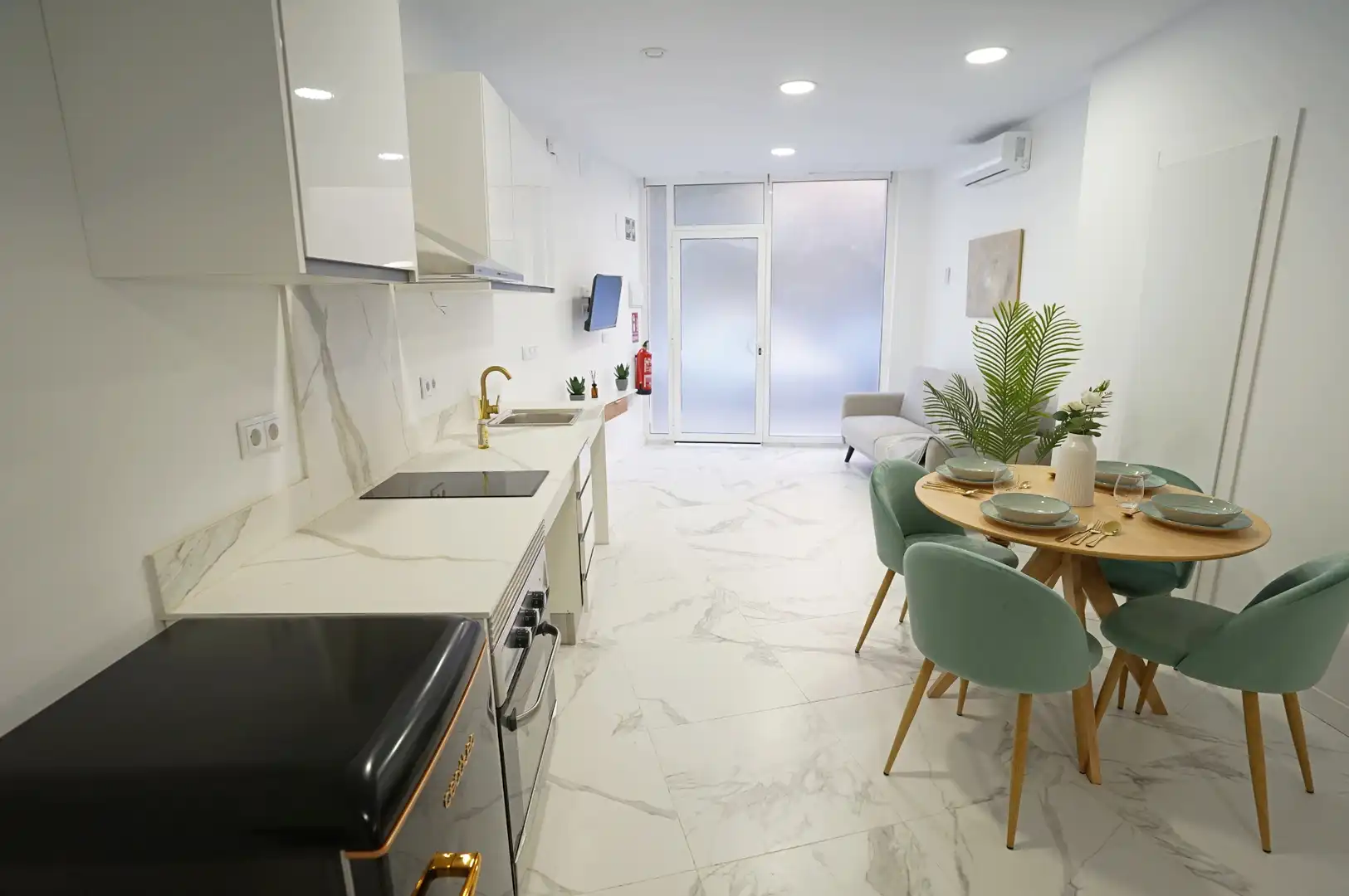 Kitchen of Study for sale in Valencia  with Air Conditioner