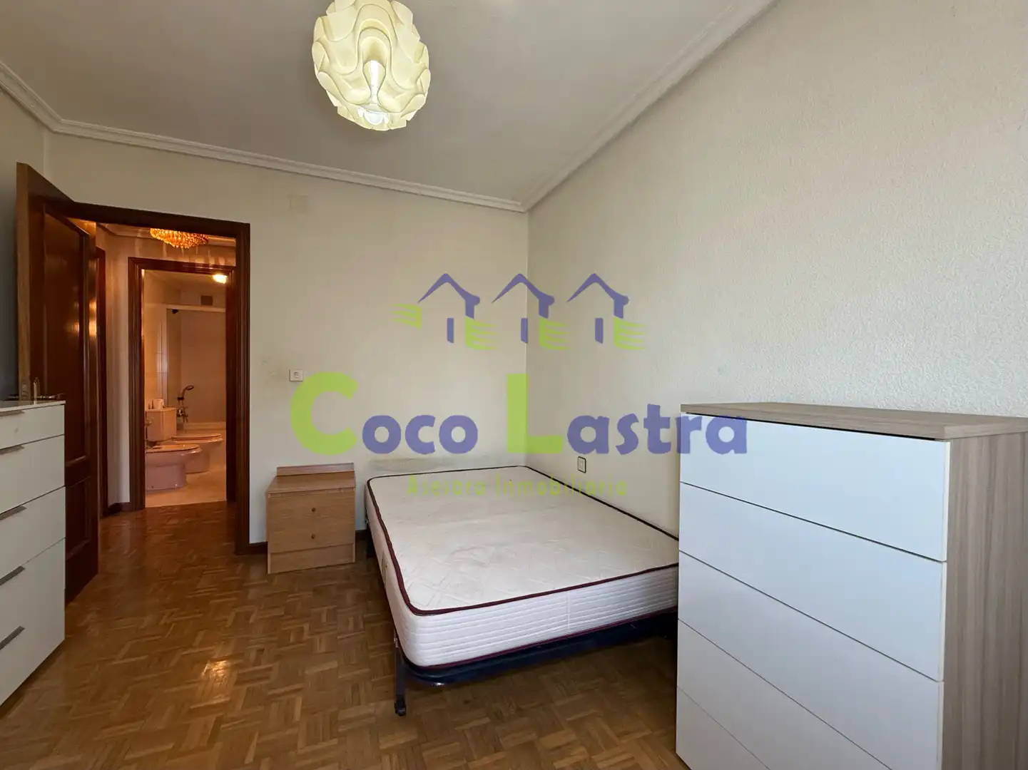 Schlafzimmer von Wohnungen zum Verkauf in Salamanca mit Heizung, Parkett und Balkon