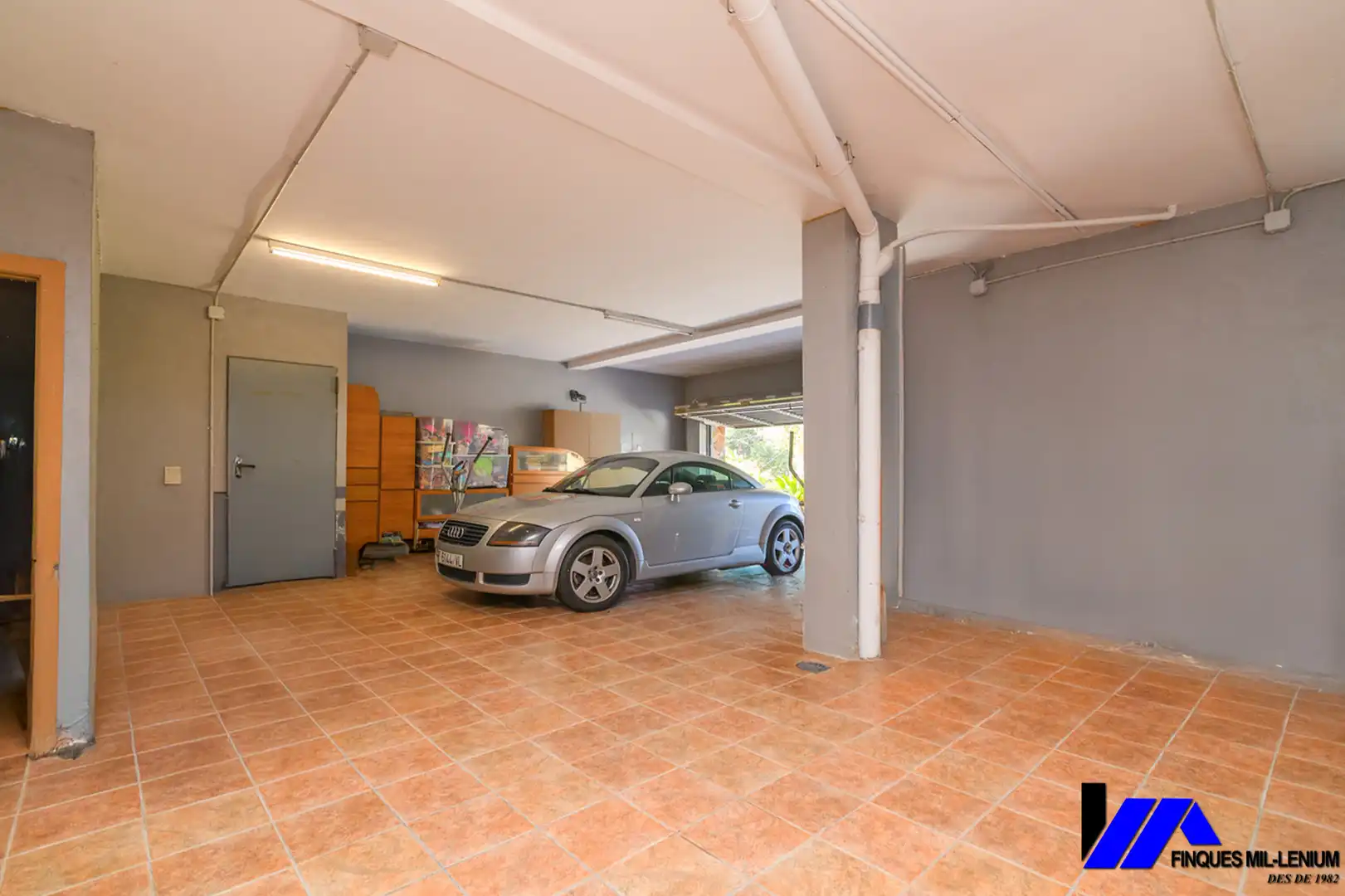 Parking de Casa o chalet en venta en Vallirana con Aire acondicionado, Calefacción y Jardín privado