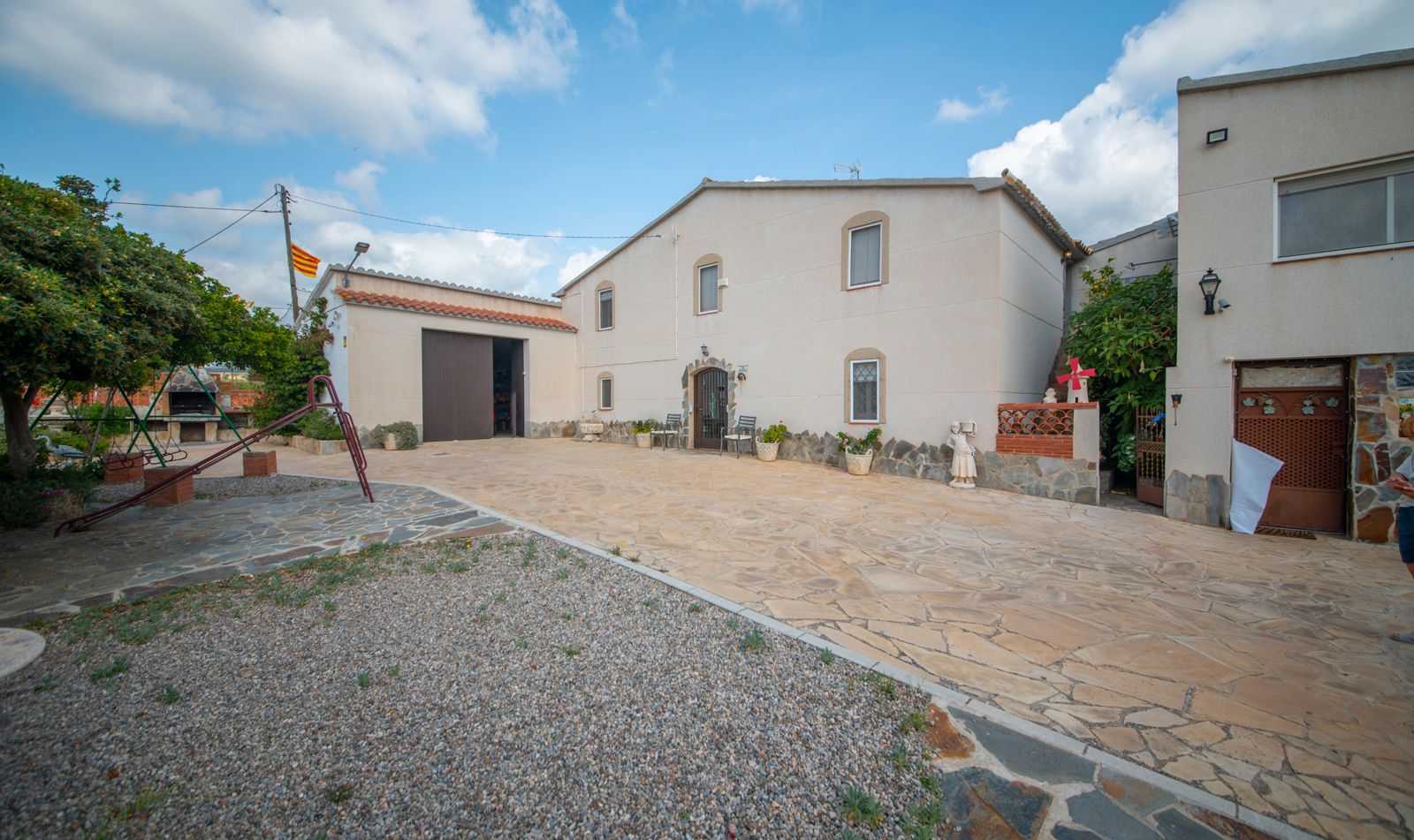 Vista exterior de Casa o xalet en venda en Castellví de la Marca amb Aire condicionat, Calefacció i Jardí privat