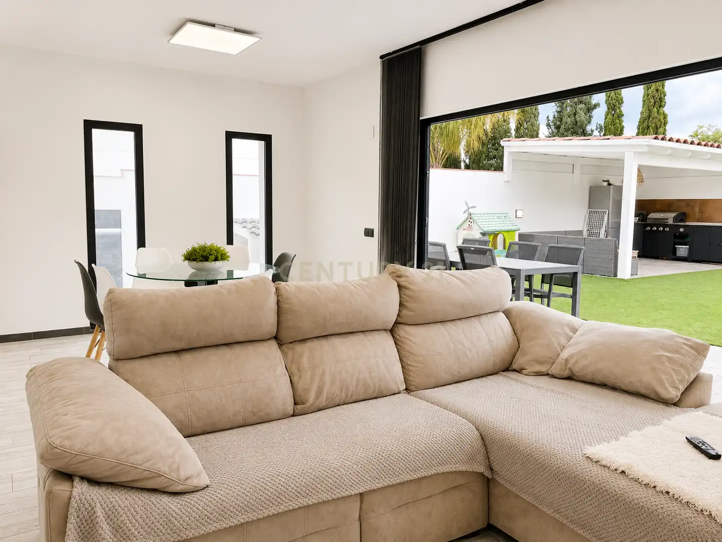 Living room of Houses for sale in Málaga  with Air Conditioner, Private garden and Storage room